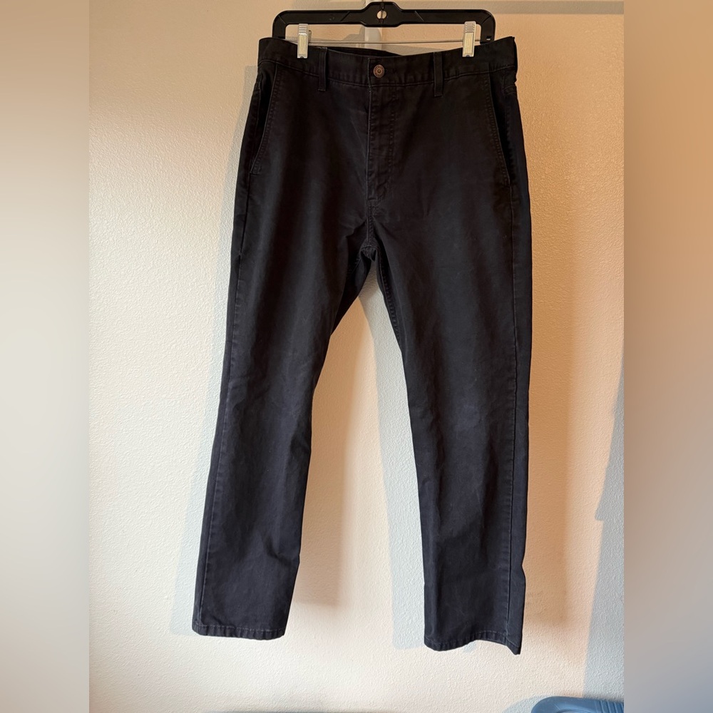 Levi's Men's black/charcoal chinos